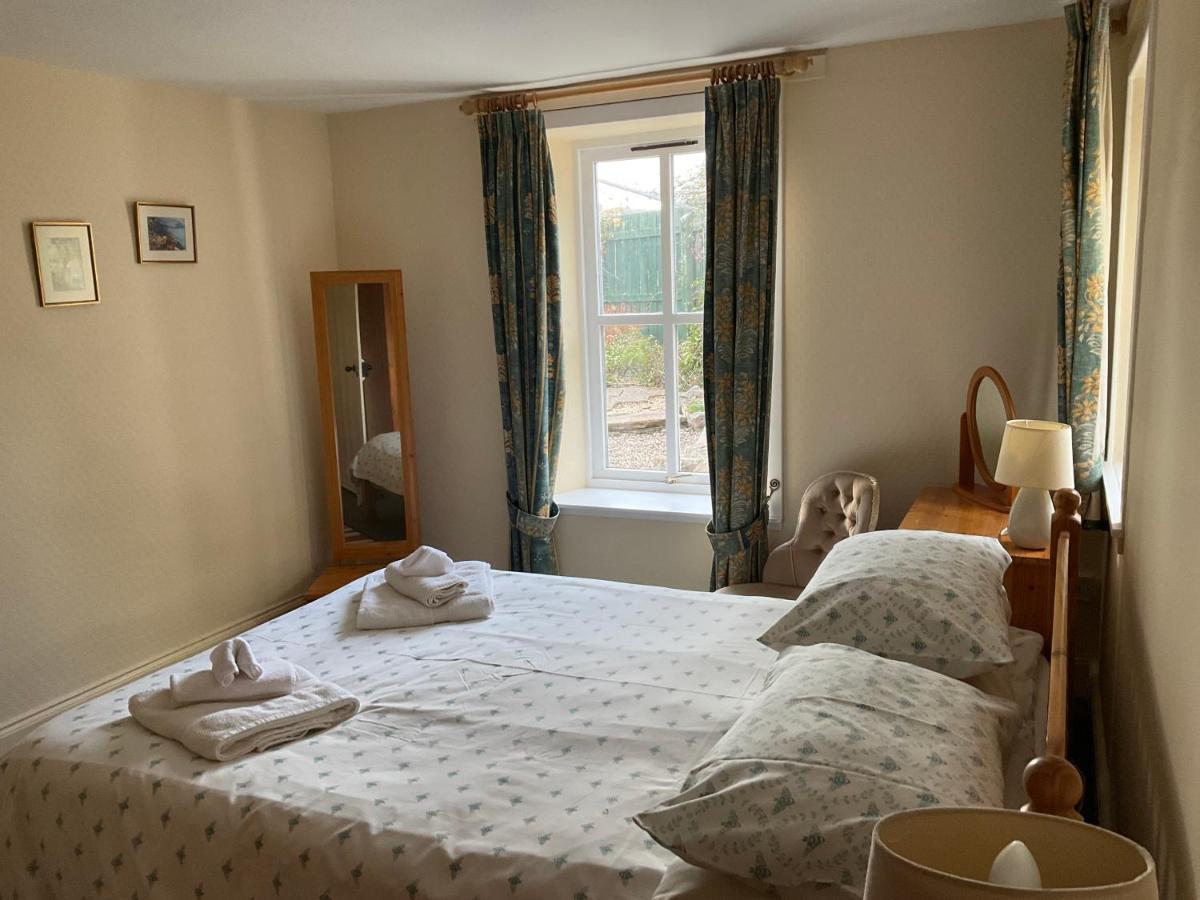 Three-Bedroom Old Cottage Free Parking Inverness Zewnętrze zdjęcie
